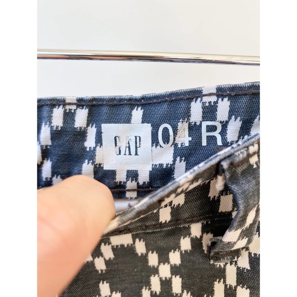 GAP Women's Gray/White Mosaic Flat Front Casual Summer Mid Rise Shorts size 4R - Picture 7 of 7